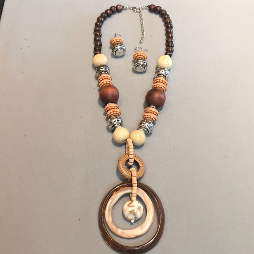 Costume Necklace & Earring Set